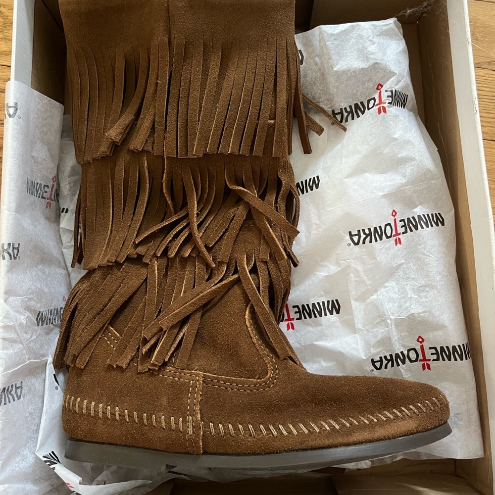 Minnetonka 3 layer boots size 5.  Brand new and never worn in original box!